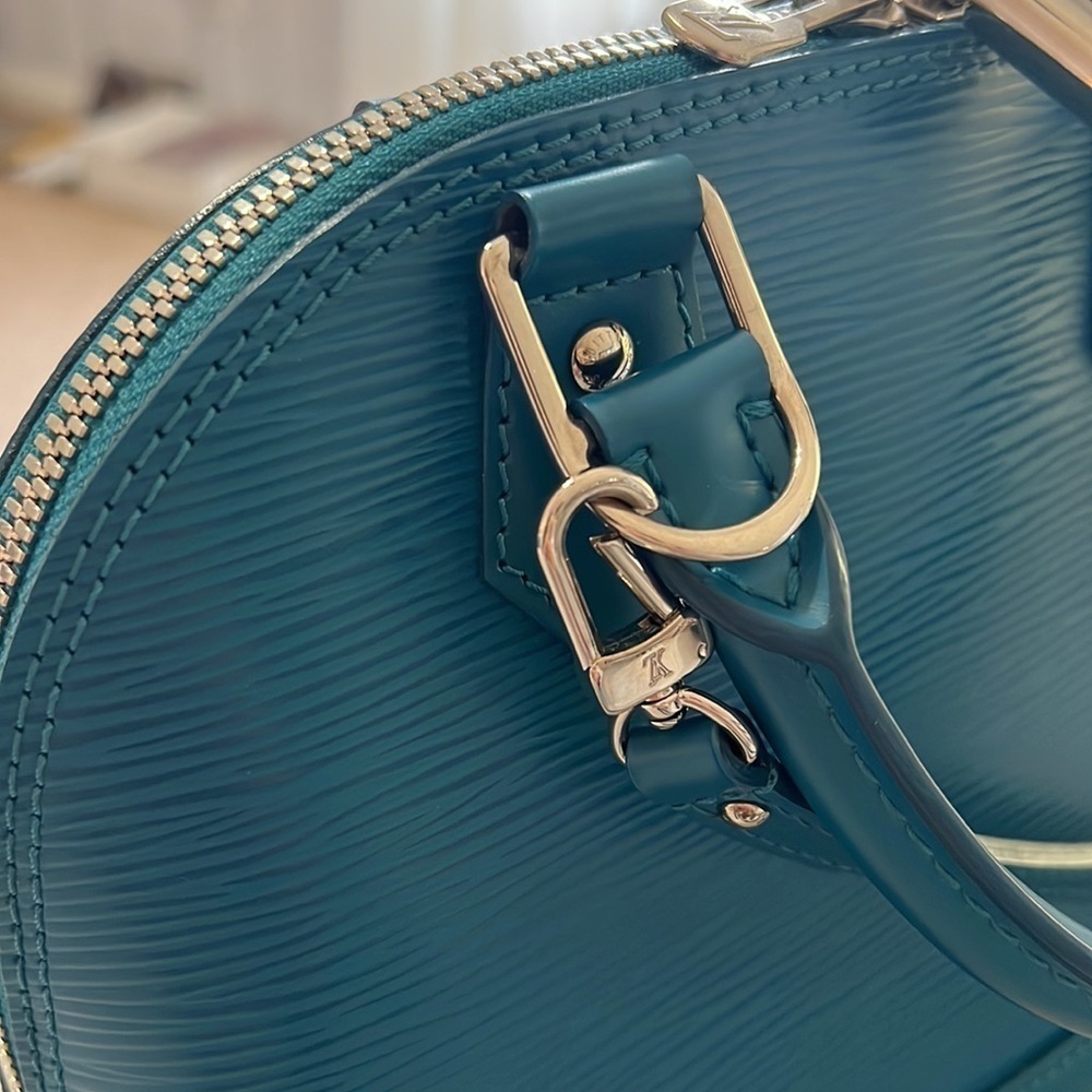 Authentic Louis Vuitton Alma BB Epi Leather - Picture 5 of 11